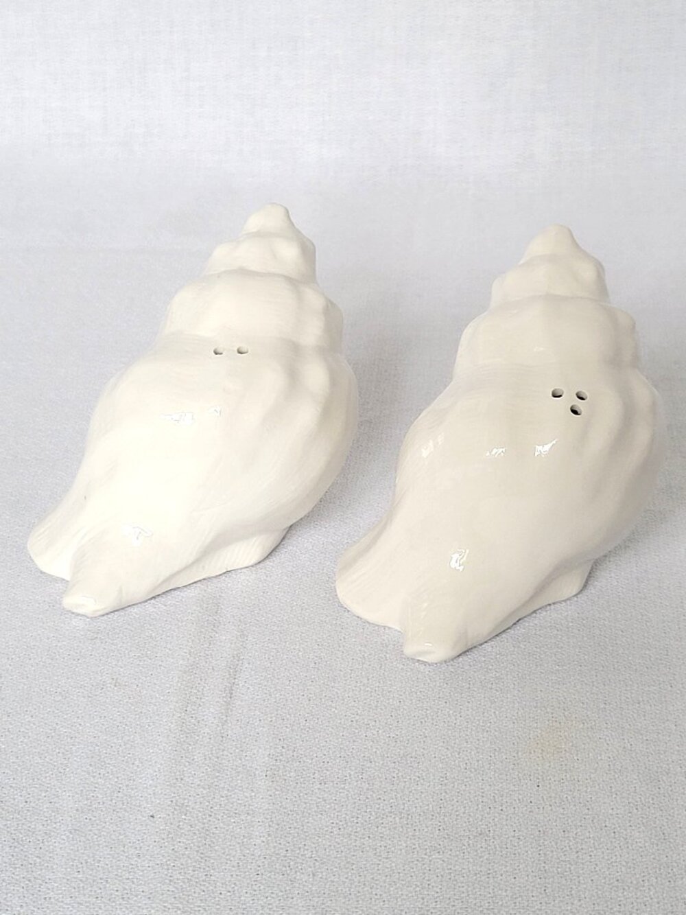 Vtg Sapota Taiwan White Bone China Conch Shell Salt & Pepper Shakers - Coastal